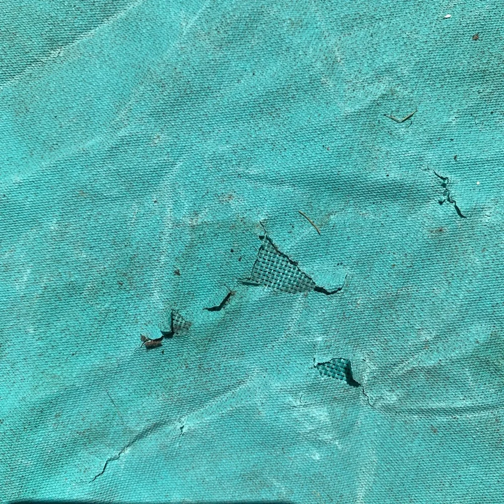 Used Aliparr animal safe zone with zipper top. It had some wear needs cleaned.